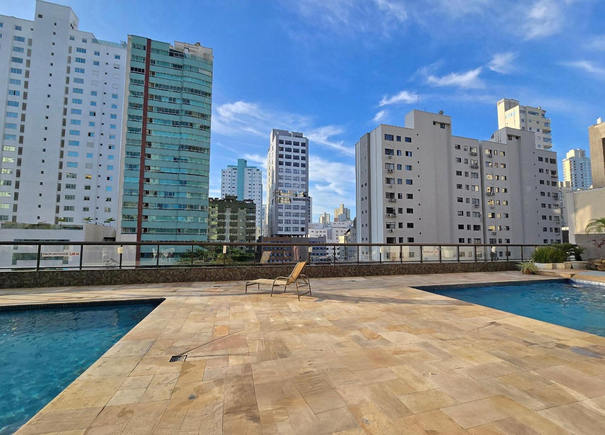 Apartamento Ed. Costa Sul - Centro Bc/piscina/jacuzzi/garagem *