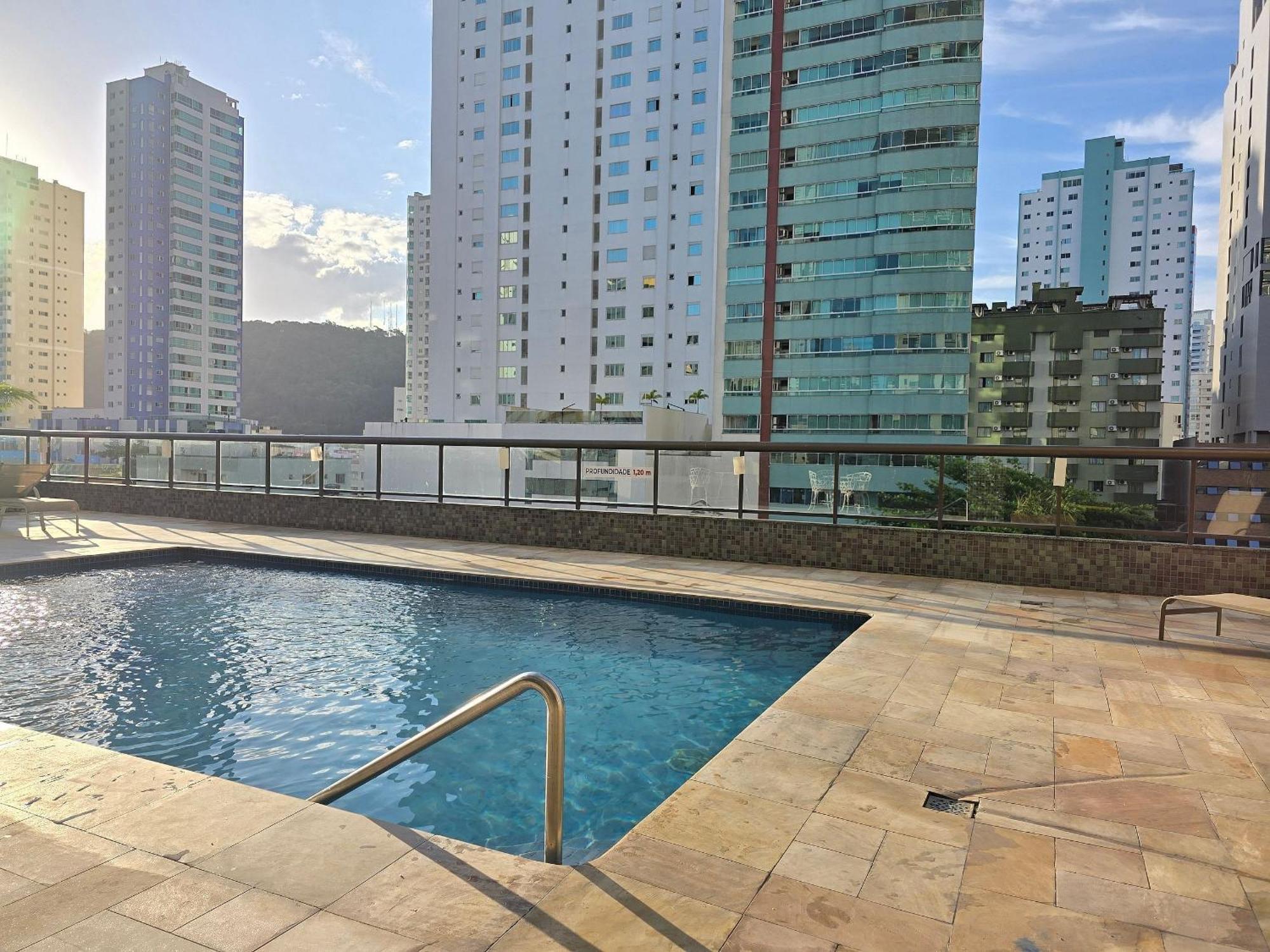 Apartamento Ed. Costa Sul - Centro Bc/piscina/jacuzzi/garagem *