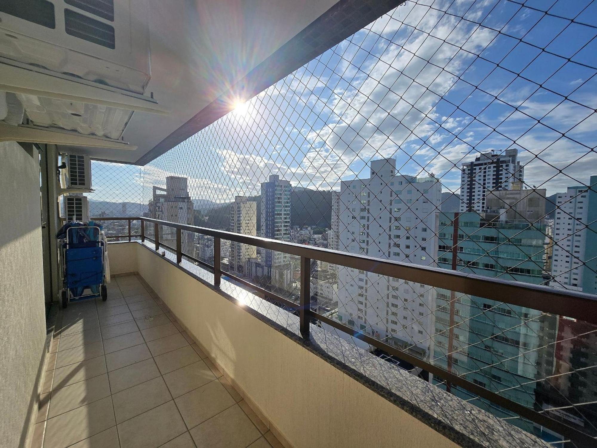 Apartamento Ed. Costa Sul - Centro Bc/piscina/jacuzzi/garagem *