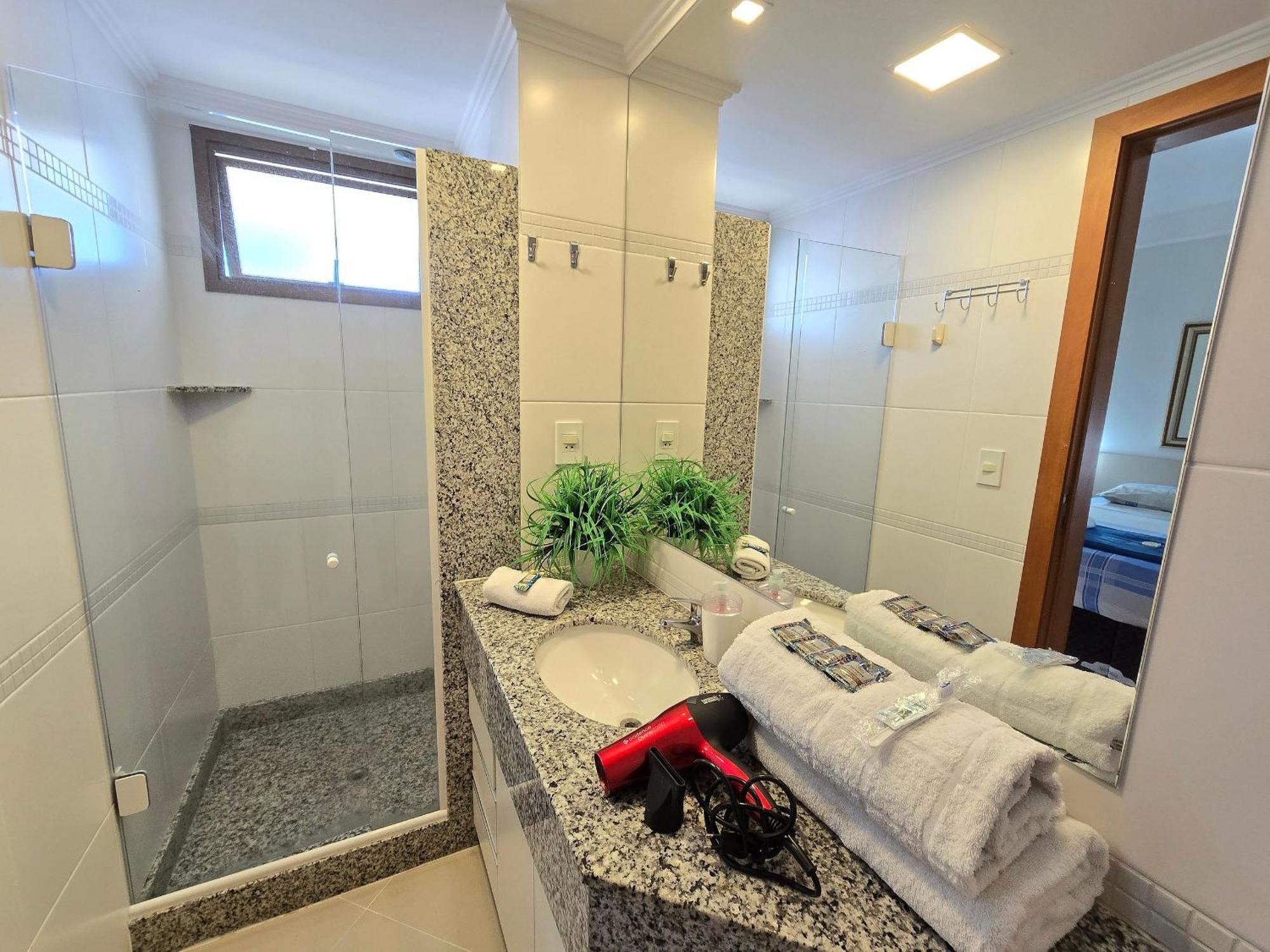 Ed. Costa Sul - Centro Bc/piscina/jacuzzi/garagem * Balneario Camboriu